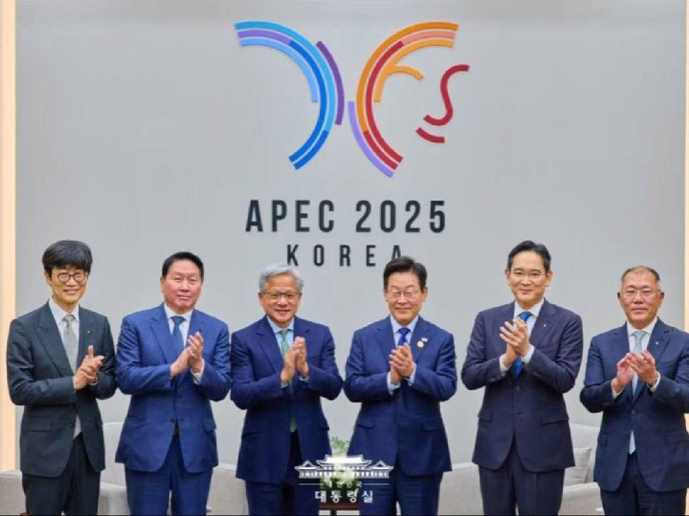 APEC 2025 韩国峰会期间合影